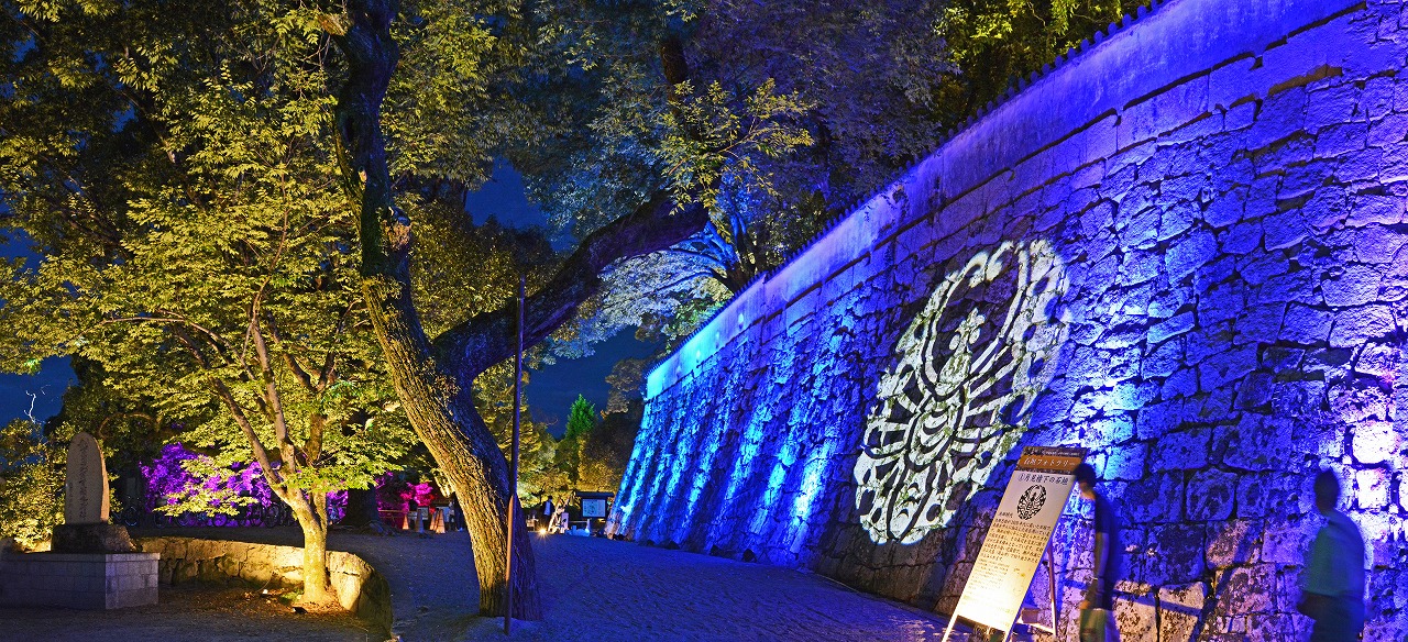 20200811 昨晩撮影した夏の烏城灯源郷岡山城北側の石崖のライトアップ画像ワイド風景 (1)