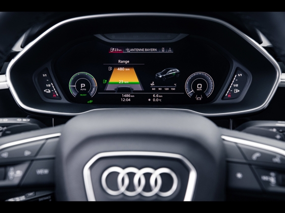 Audi Q3 45 TFSI e [2021] 004