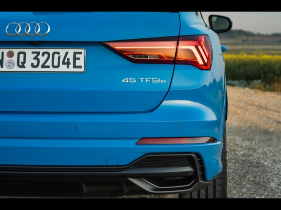 Audi Q3 45 TFSI e S line [2021] 005