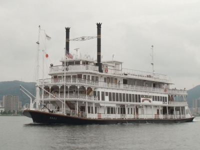 琵琶湖汽船の観光船ミシガン