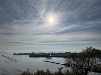 山ノ下湾から眺めた琵琶湖南湖は晴天微風でベタナギの真冬には貴重な釣り日和です（12月21日9時30分頃）