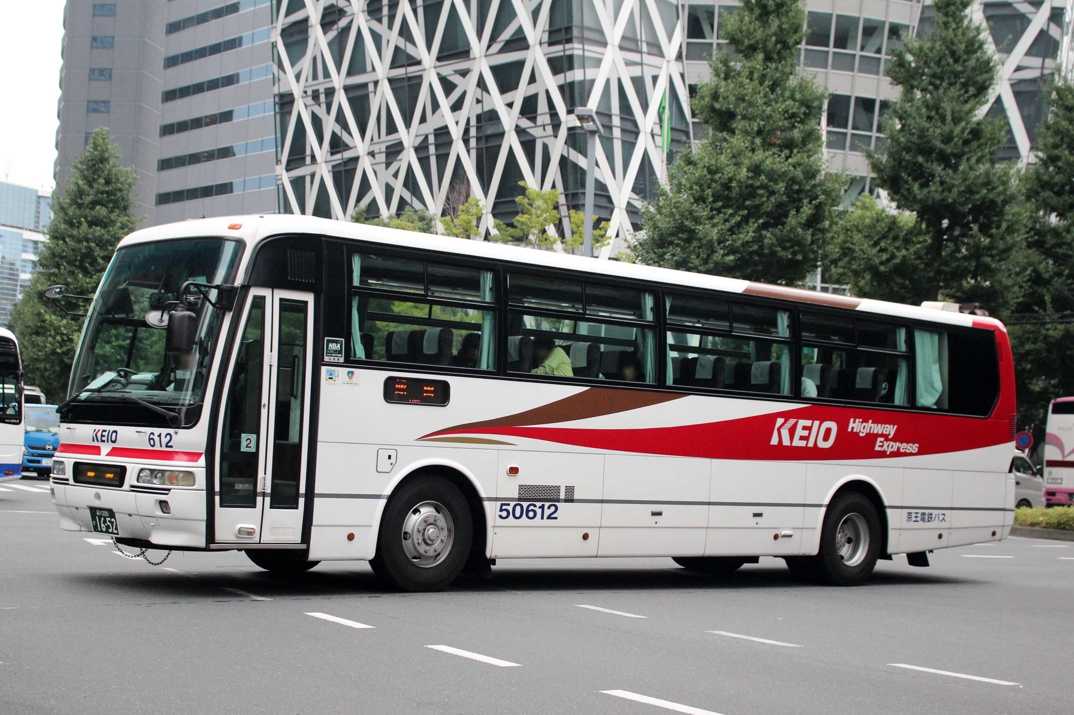 京王電鉄バス 50612