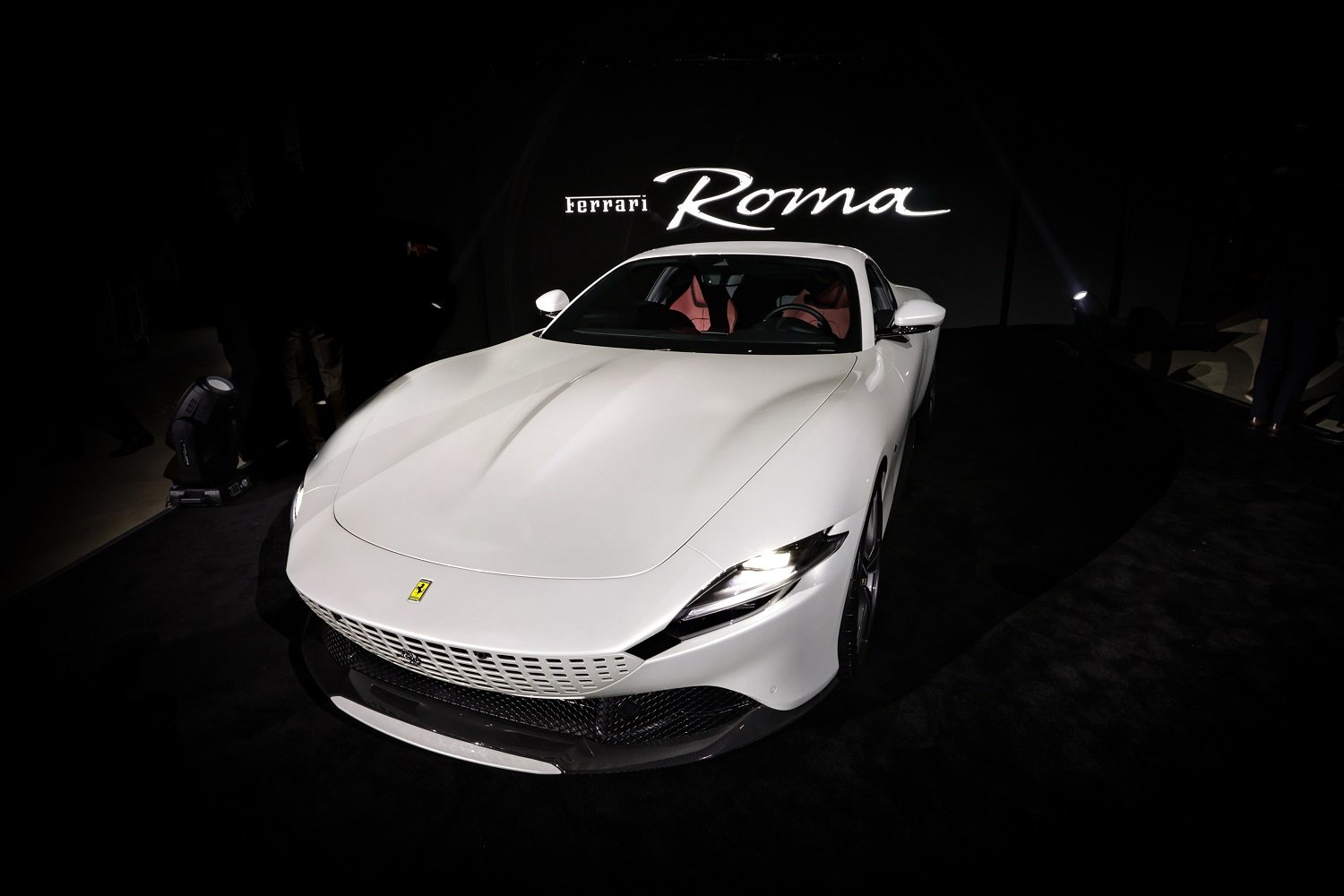200006-car-Ferrari-Roma-Dubai.jpg