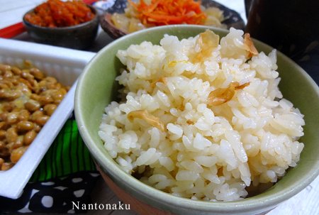 Nantonaku 4-2 晩ごはん　玉ねぎ　人参　納豆　鮭　梅ご飯　2