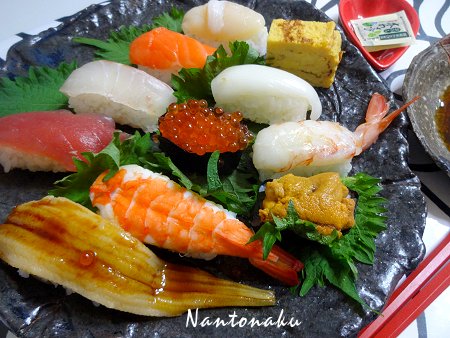 Nantonaku 5-6 晩ごはん　半額＠４９０円のお寿司　税込み５２９円　２