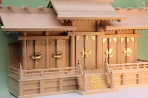 屋根違い神殿　尾州桧で作る神棚