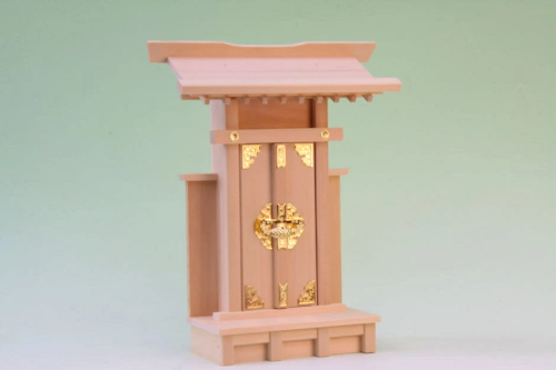 神宮、大社、神社などの神前結婚式で授与されることがある小型の神棚