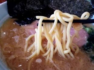 心一家　豚骨醤油ﾗｰﾒﾝ　麺