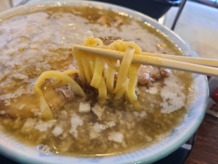 喜楽苑　背脂ﾗｰﾒﾝ　麺ｽｰﾌﾟ