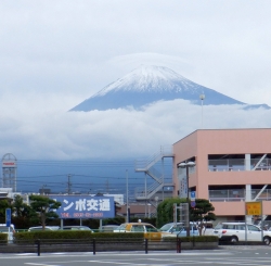 新富士駅から見る富士山